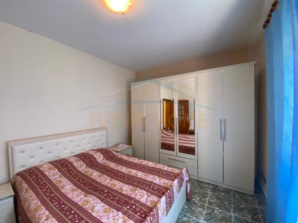 Shitet, Shtepi Private, Prane shkolles "Hajdar Dushi", Durres