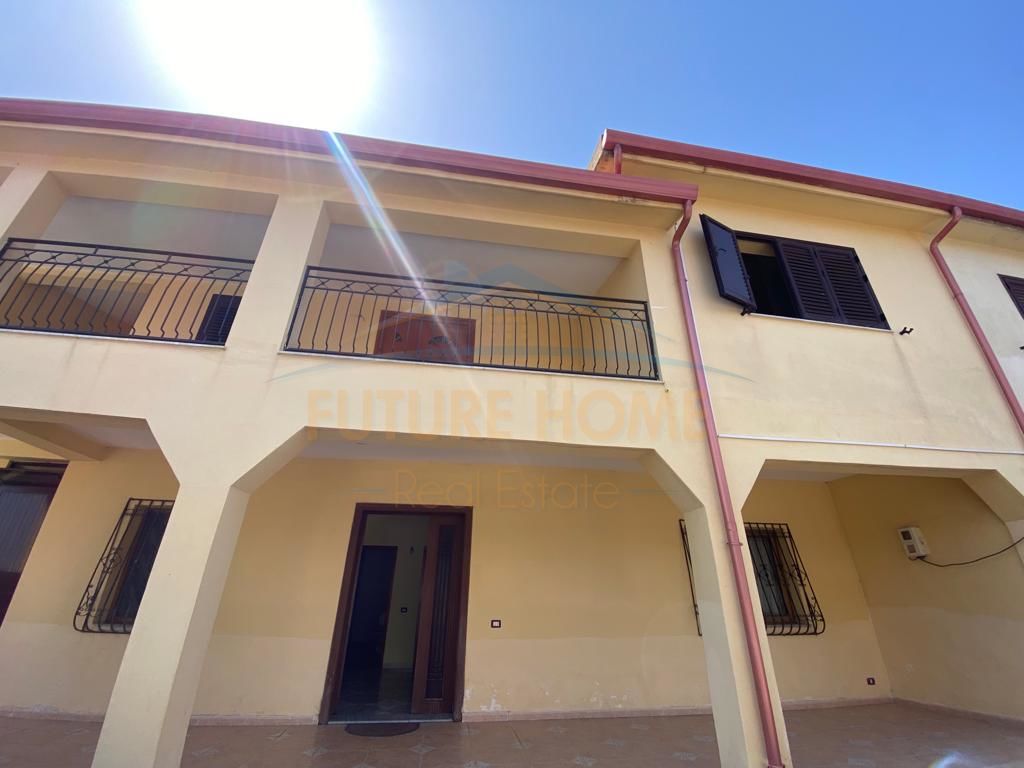 Shitet, Shtepi Private, Prane shkolles "Hajdar Dushi", Durres