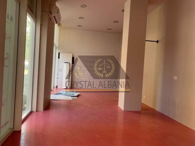 Tirane, jepet me qera zyre 32 m² 450  (Myslym Shyri)