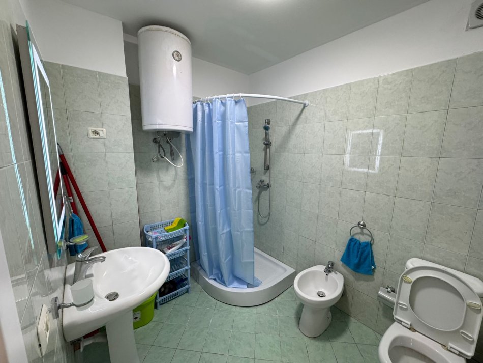 Tirane, jepet me qera apartament 1+1+Ballkon Kati 6, 80 m² 500 € (don bosko)