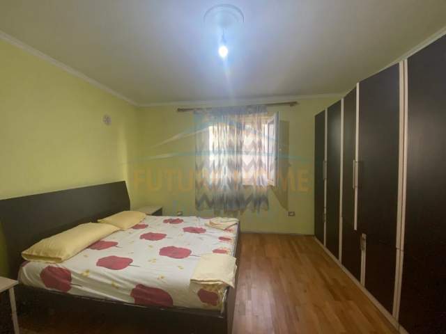 Tirane, jepet me qera Vile 360 m² 800 Euro (qyteti studenti)