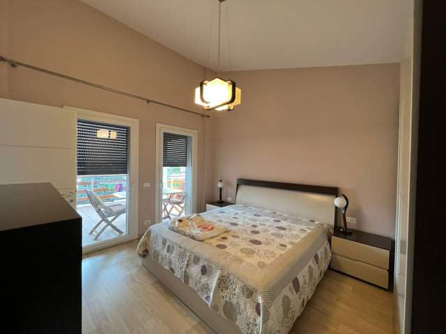 Tirane, jepet me qera Vile 4+1 Kati 2, 230 m² 3.000 Euro (TEG)