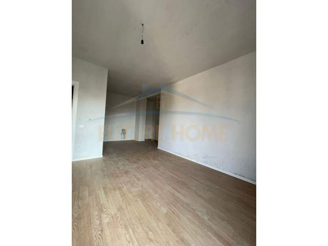 Tirane, jepet me qera apartament 1+1 Kati 1, 67 m² 400 Euro (kongresi manastirit)