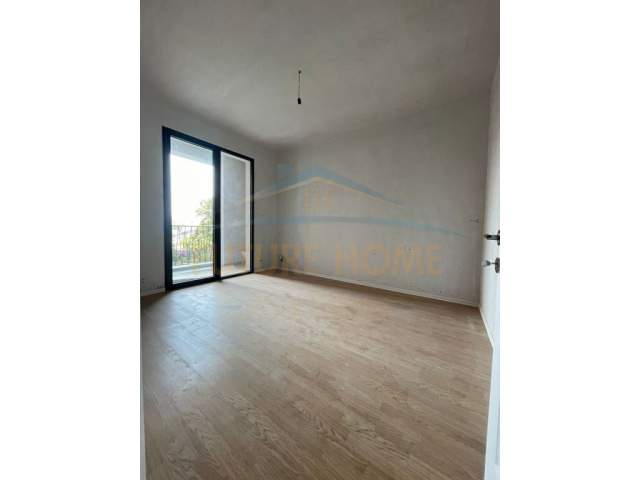 Tirane, jepet me qera apartament 1+1 Kati 1, 67 m² 400 Euro (kongresi manastirit)
