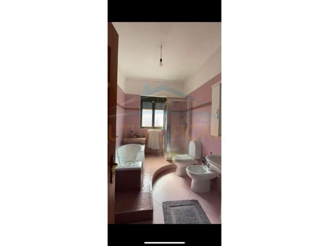 Durres, jepet me qera apartament 1+1 110 m² 400 Euro (Fusha e Reres, Durres.)