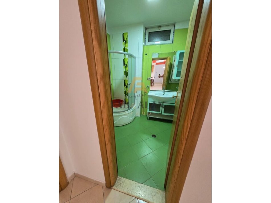 Tirane, shitet apartament 3+1 Kati 5, 141 m² 165.000 € (Astir)