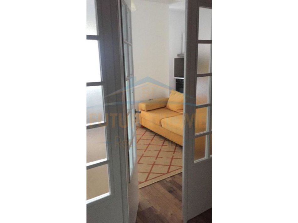 Tirane, jepet me qera apartament 1+1+Ballkon Kati 5, 67 m² 500 € (Myslym Shyri)