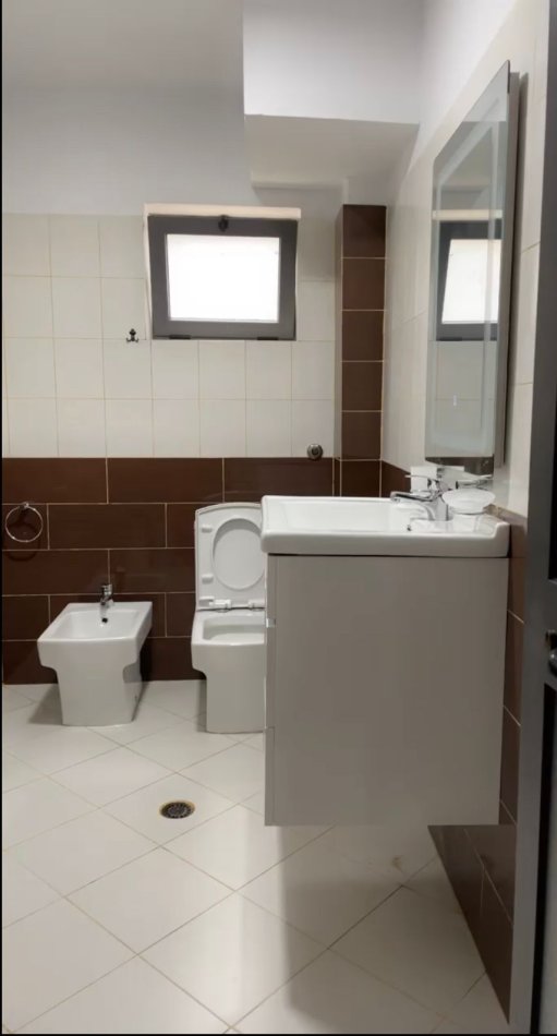 Tirane, jepet me qera apartament 1+1 Kati 4, 65 m² 400 € (Bulevardi Zhan Dark)