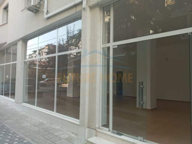 Tirane, jepet me qera ambjent biznesi Kati 0, 160 m² 1.200 Euro (prane Observator)