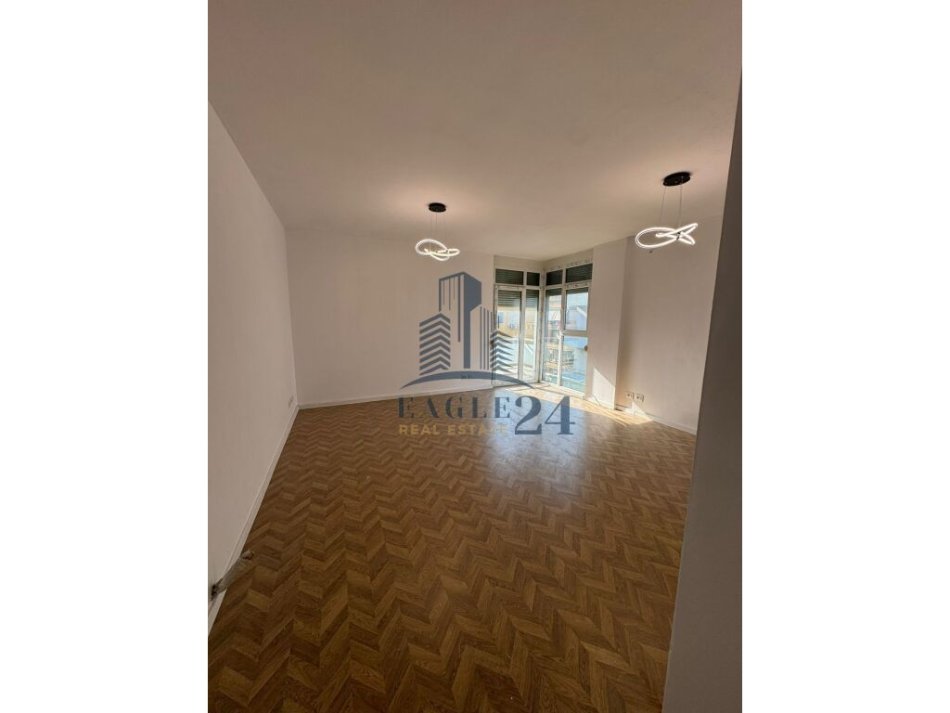 Tirane, shes apartament 2+1+Ballkon Kati 4, 99 m² 180.000 € (kopshti botanik, kodra e diellit)
