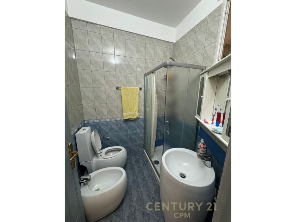 Tirane, jepet me qera shtepi 3+1+Ballkon Kati 2, 120 m² 500 € (Ministria e jashtme)