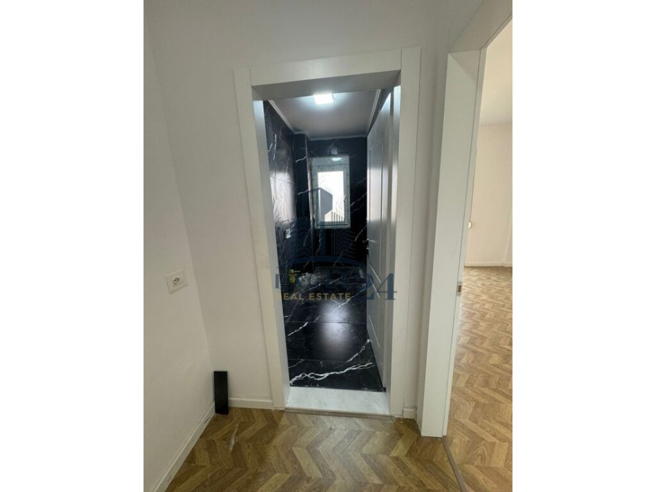 Tirane, shes apartament 2+1+Ballkon Kati 4, 99 m² 180.000 € (kopshti botanik, kodra e diellit)