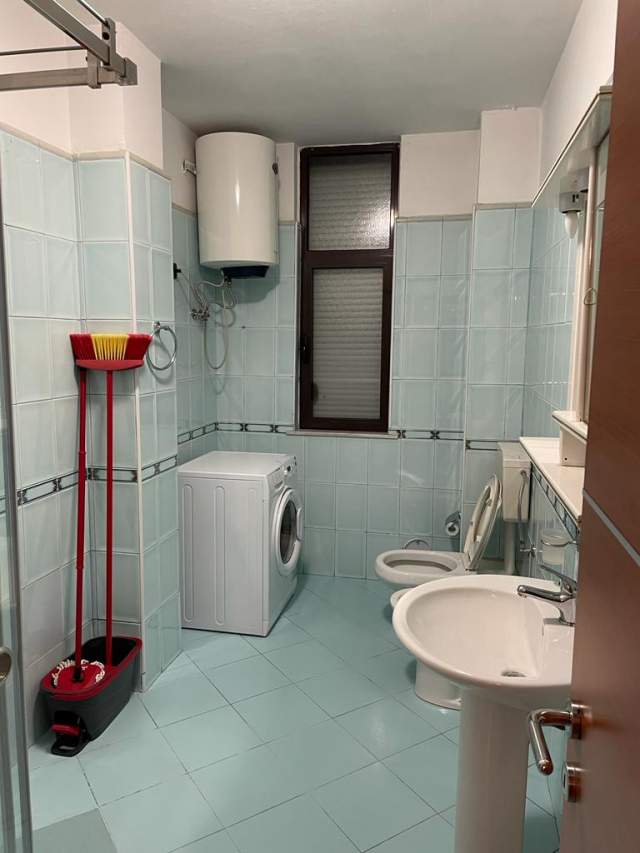 Tirane, jepet me qera apartament 90 m² 500 Euro (Rruga faik konica)
