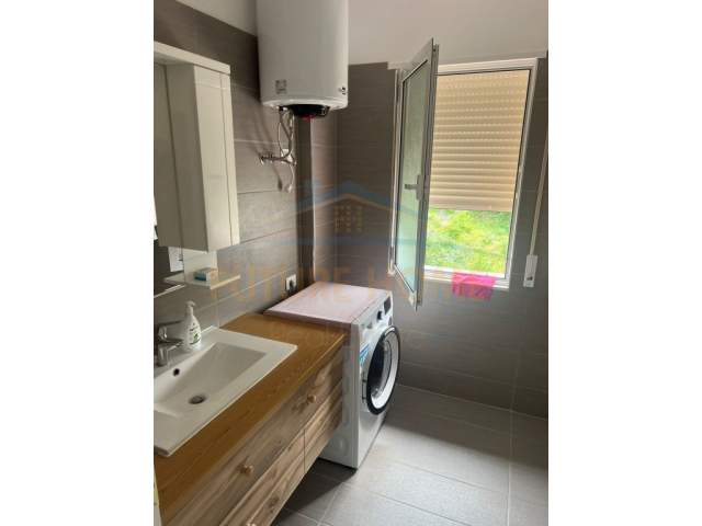 Tirane, jepet me qera apartament 1+1+BLK Kati 2, 82 m² 350 Euro (fresk)