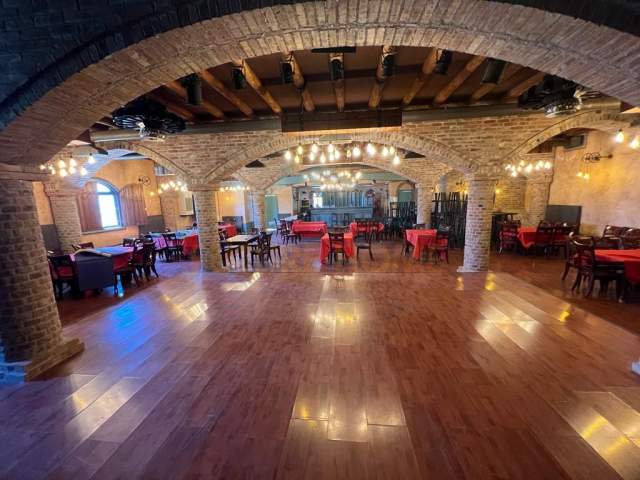 Korce, shitet hotel Kati 0, 4.000 m² 1.100.000 Euro (Km 6 Korçë -Bilisht.)