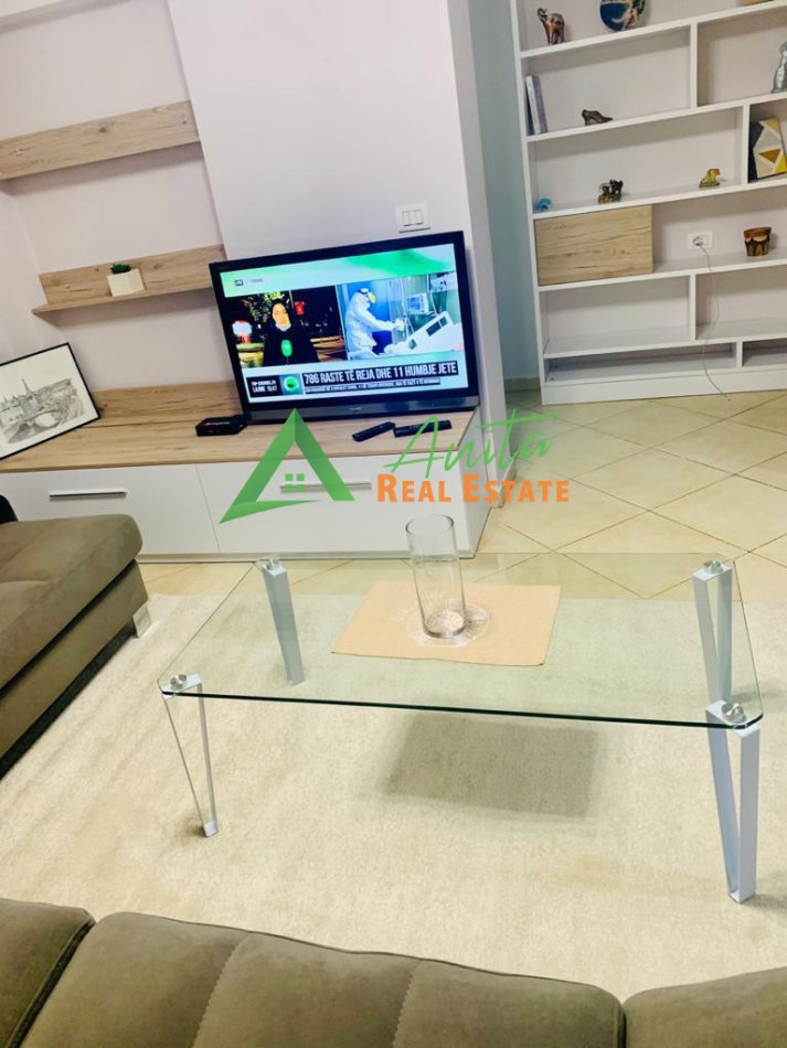 Tirane, jepet me qera apartament 2+1+Ballkon Kati 5, 80 m² 600 € (Myslym Shyri)