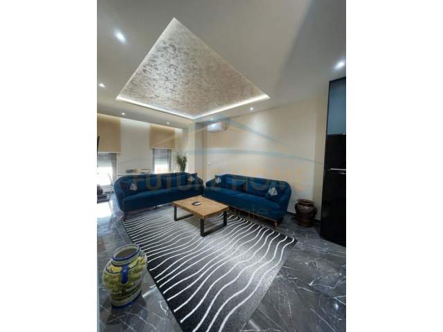 Tirane, jepet me qera apartament Kati 5, 74 m² 700 Euro (Zogu I Zi)