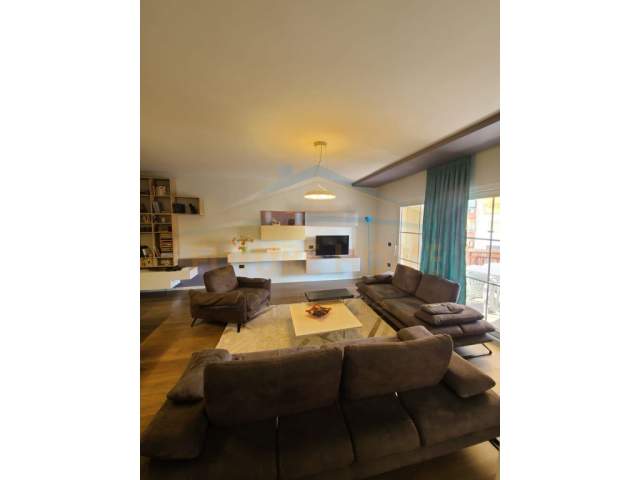 Tirane, jepet me qera apartament 2+1+A+BLK 130 m² 730 Euro (Shkolla Baletit)
