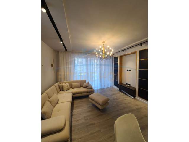 Tirane, jepet me qera apartament 2+1+A+BLK Kati 6, 1.000 Euro (Selvia)