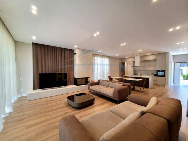 Tirane, jepet me qera Vile 1 Katshe Kati 1, 170 m² 3.500 Euro (Teg)