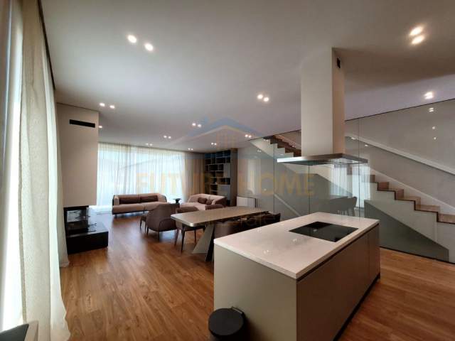 Tirane, jepet me qera Vile 1 Katshe Kati 1, 180 m² 3.500 Euro (Teg)