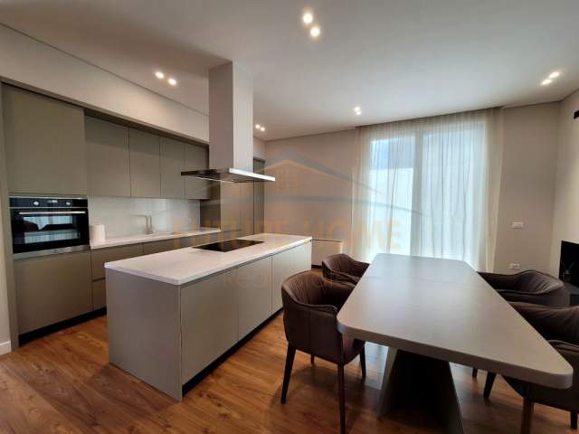 Tirane, jepet me qera Vile 1 Katshe Kati 1, 180 m² 3.500 Euro (Teg)