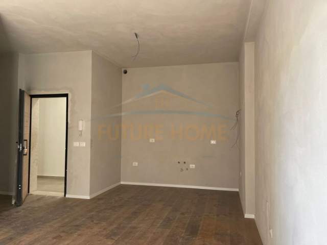 Tirane, jepet me qera apartament Kati 1, 97 m² 450 Euro (Shkolla Bashkuar)