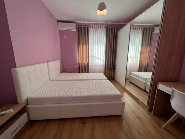 Tirane, jepet me qera apartament 2+1+BLK Kati 3, 150 m² 800 Euro (Kopshti Botanik)