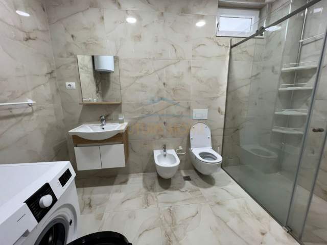 Tirane, jepet me qera apartament 2+1+BLK Kati 3, 150 m² 800 Euro (kopeshti botanik)