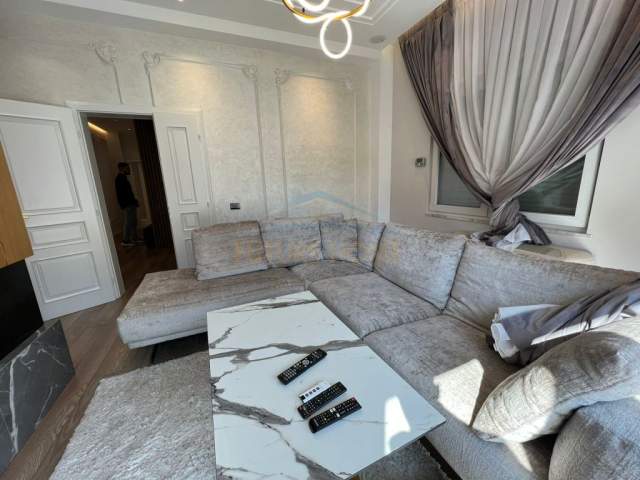 Tirane, jepet me qera apartament 2+1+BLK Kati 5, 180 m² 1.600 Euro (Kopshti Zoologjik)