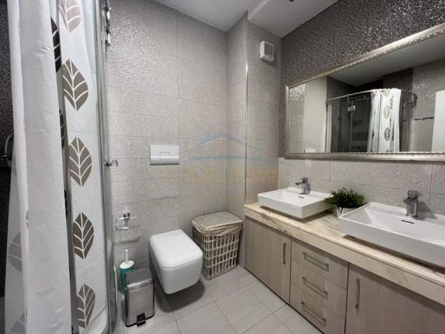 Tirane, shitet apartament 2+1+BLK Kati 8, 99 m² 180.000 Euro (21 Dhjetori)