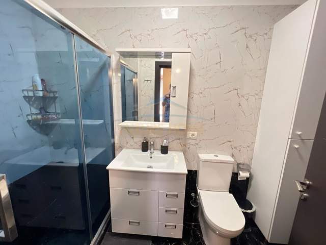 Tirane, jepet me qera apartament 2+1 Kati 7, 112 m² 700 Euro (Parku)
