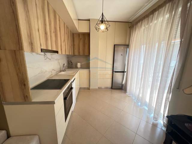 Tirane, jepet me qera apartament 2+1 Kati 7, 112 m² 700 Euro (Parku)