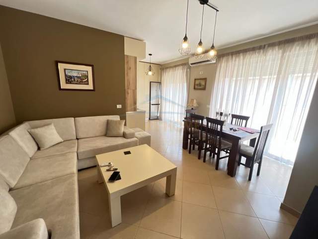 Tirane, jepet me qera apartament Kati 7, 112 m² 650 Euro (Tek pallatet e Shushices)