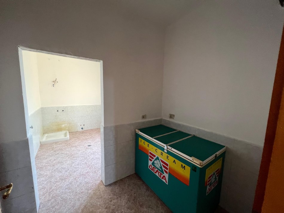 Tirane, jepet me qera Vile 4+1+Aneks+Ballkon Kati 1, 300 m² 2.300 € (allias)