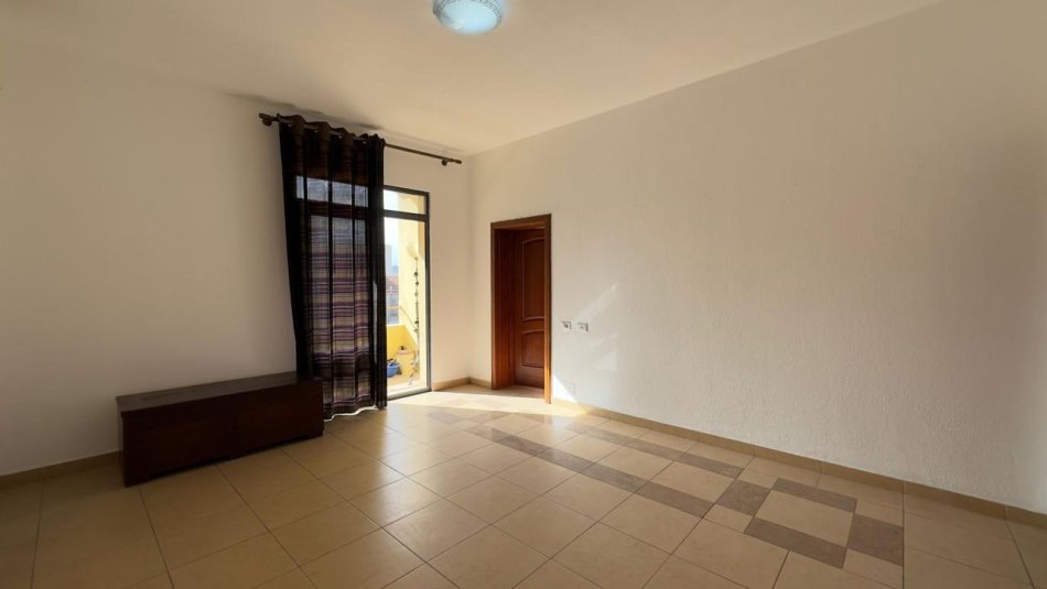 Tirane, jepet me qera ambjent biznesi Kati 3, 135 m² 700 € (Rruga e Kavajes)