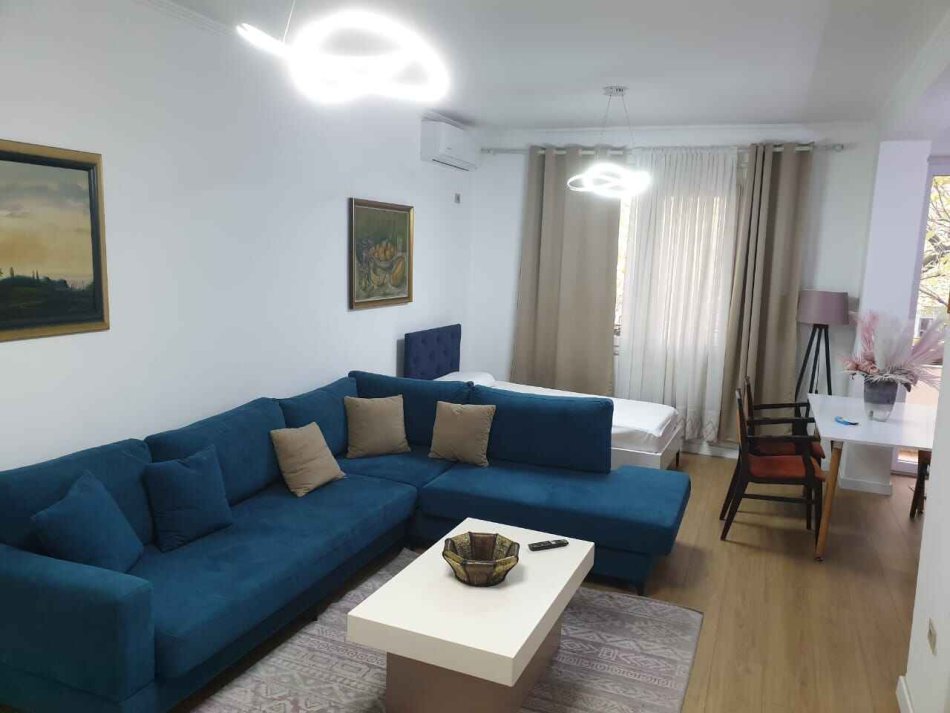ISH EKSPOZITA 2+1+2+B+V Kati 4, 142 m² 850 € (VETEM ARBRB E NDARE NE 2 AMBIENTE PER 7 PERSONA)