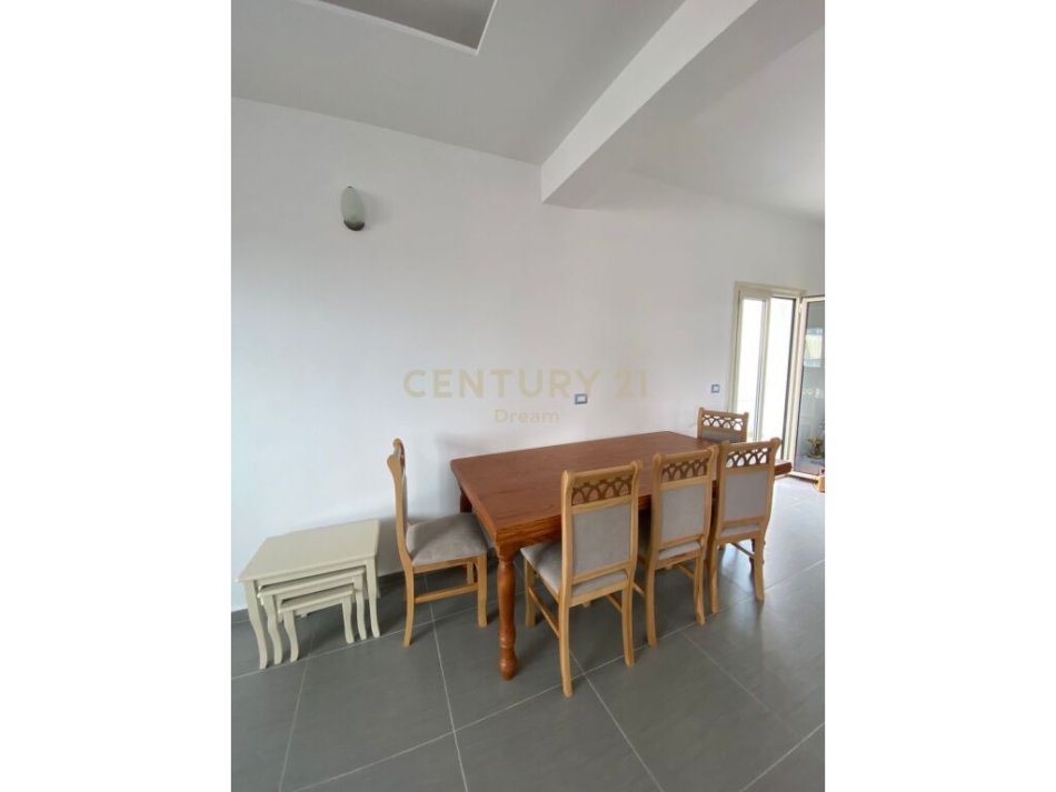 Tirane, jepet me qera apartament 3+1+Ballkon Kati 3, 110 m² 450 € (Rruga e Kokonozeve, 700 - 800 metra larg UET)
