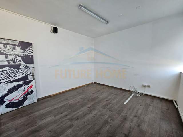 Tirane, jepet me qera ambjent biznesi Kati 6, 200 m² 2.000 Euro (Blloku)