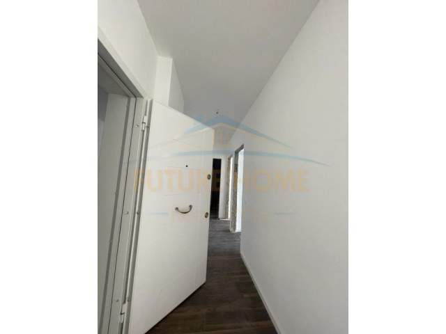 Tirane, jepet me qera apartament Kati 3, 90 m² 450 Euro (fusha aviacionit)