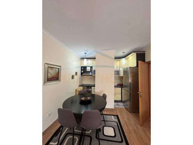 Tirane, jepet me qera apartament 2+1+BLK Kati 6, 100 m² 700 Euro (Selvia)