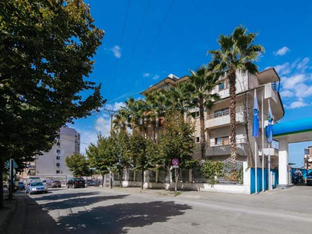 Tirane, jepet me qera ambjent biznesi Kati 1, 1.400 m² 4.000 Euro (Rruga Aleksandër Moisiu)