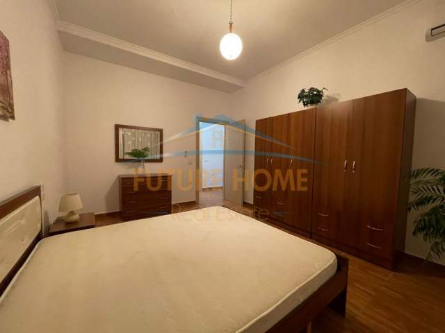 Tirane, jepet me qera apartament Kati 5, 110 m² 650 Euro (Ish Parku)