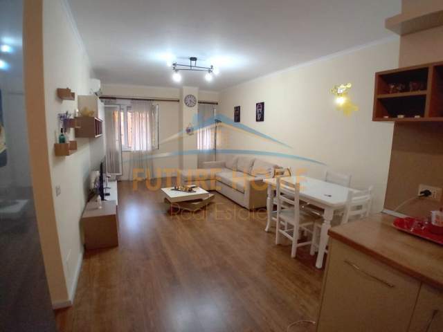 Tirane, jepet me qera apartament Kati 3, 92 m² 690 Euro (21 dhjetori)
