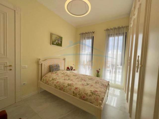 Tirane, jepet me qera apartament Kati 4, 98 m² 1.000 Euro (SQUARE 21)
