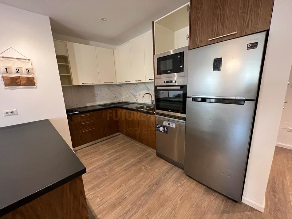 Tirane, jepet me qera apartament 3+1+Ballkon Kati 3, 124 m² 1.200 € (NIKOLLA TUPE)