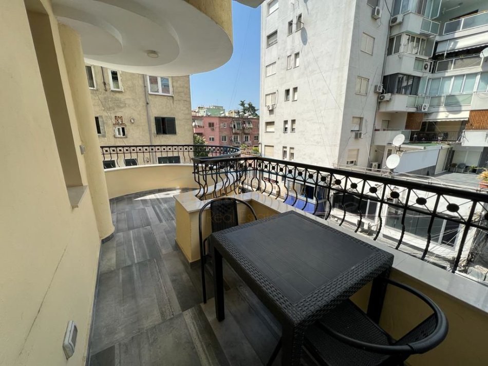 Tirane, jepet me qera apartament 3+1+Ballkon Kati 3, 124 m² 1.200 € (NIKOLLA TUPE)