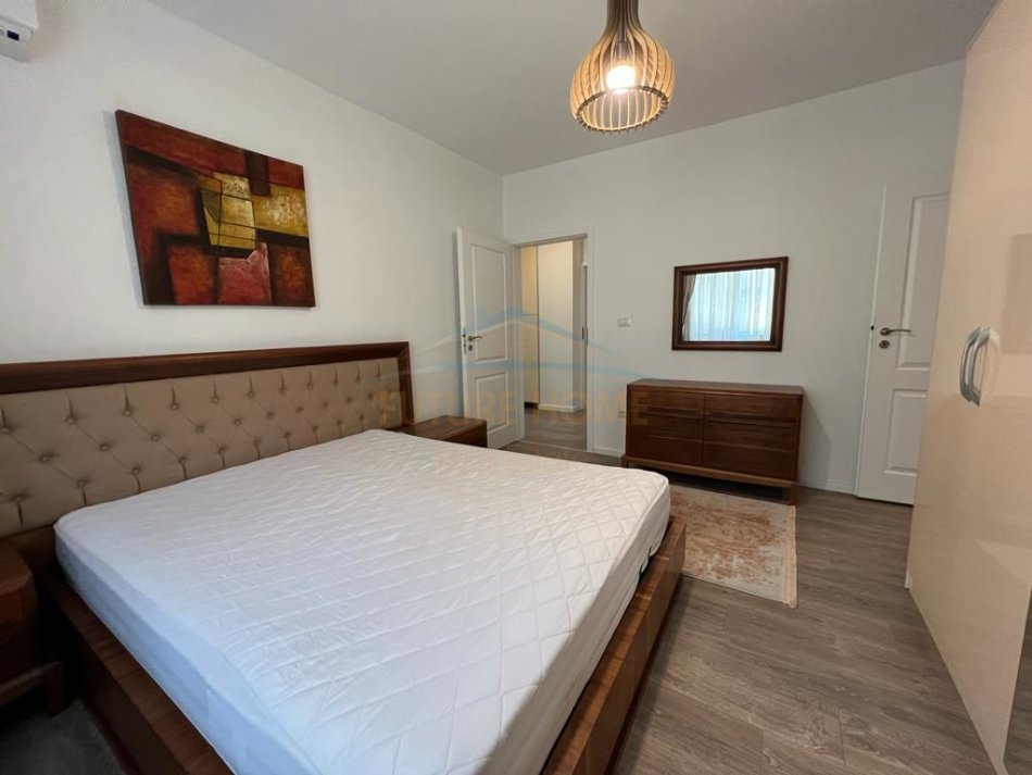 Tirane, jepet me qera apartament 3+1+Ballkon Kati 3, 124 m² 1.200 € (NIKOLLA TUPE)