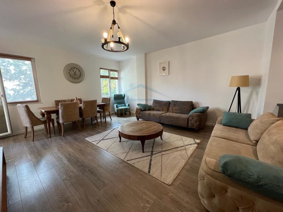 Tirane, jepet me qera apartament 3+1+Ballkon Kati 3, 124 m² 1.200 € (NIKOLLA TUPE)
