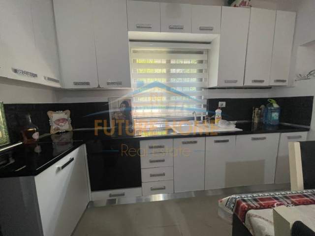Tirane, jepet me qera apartament Kati 0, 110 m² 600 Euro (Komuna Parisit)